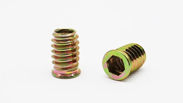 Internal and external threaded nut 1