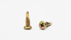 برغي ذاتي الحفر برأس مسطح