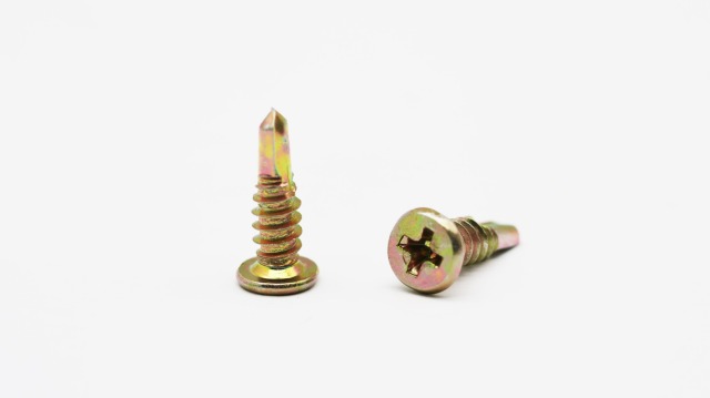 برغي ذاتي الحفر برأس مسطح