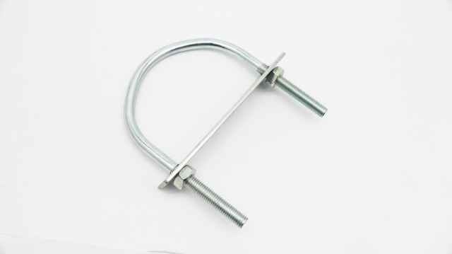 مسمار على شكل حرف U