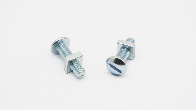 برغي آلي ذو رأس دائري مشقوق