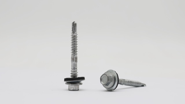 Double threaded hex head SDS with EPDM RUSPERT