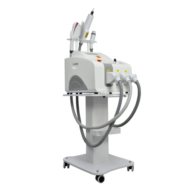 Portable DPL Hair Removal / RF Skin Tightening / Picosecond Laser Tattoo Removal Multifunction Machine