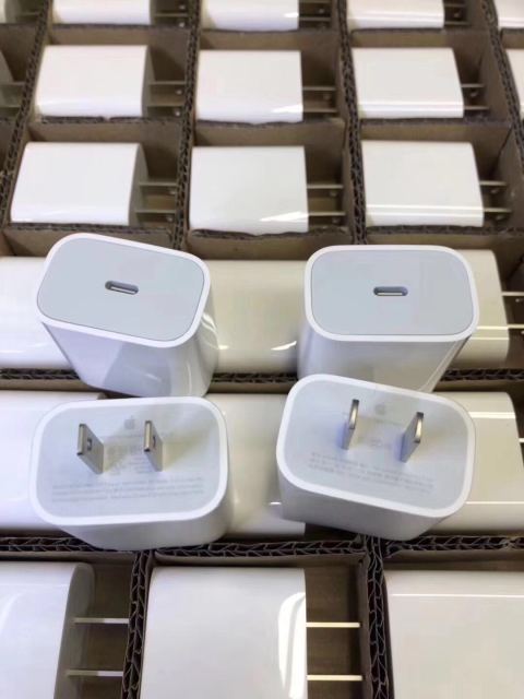 18W USB-C Fast Charging Wall Adapter iPhone iPad Pro 3rd Used