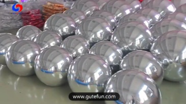 Melbourne event wedding decor magnificent big shiny balls silver inflatable balloons sparkling silver mirror spheres