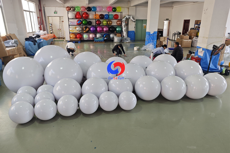 Snow white pvc inflatable balls