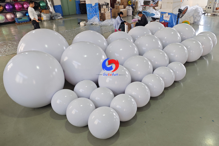 Snow white pvc inflatable balls