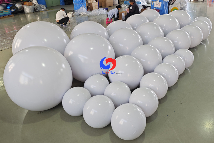 Snow white pvc inflatable balls