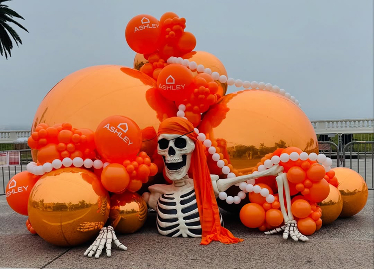 Birthday party events decorations big shiny balls dark orange inflatable mirror finish balls for sale