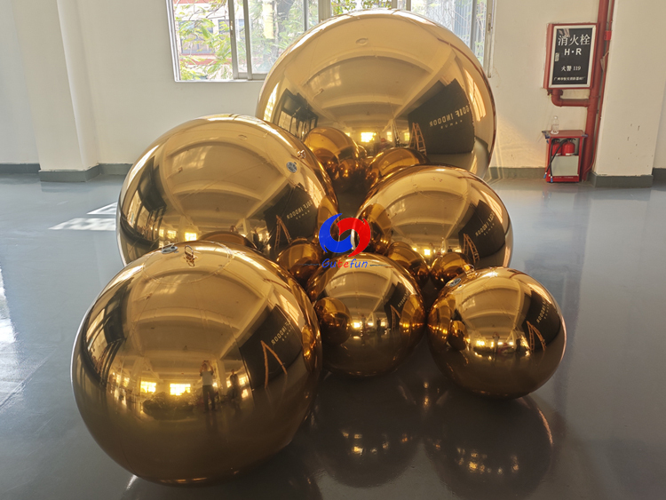 Reusable Luxury Party Events Decor Giant Gold big shiny inflatable metallic spheres / balls for sale