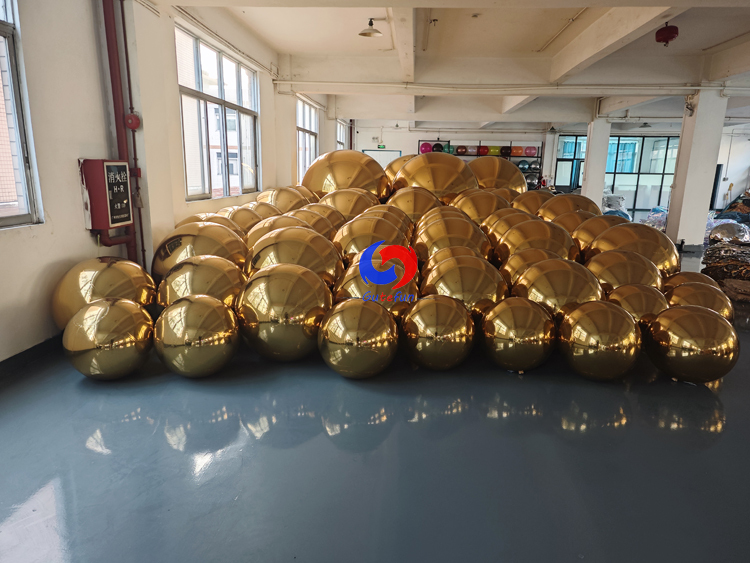 Reusable Luxury Party Events Decor Giant Gold big shiny inflatable metallic spheres / balls for sale