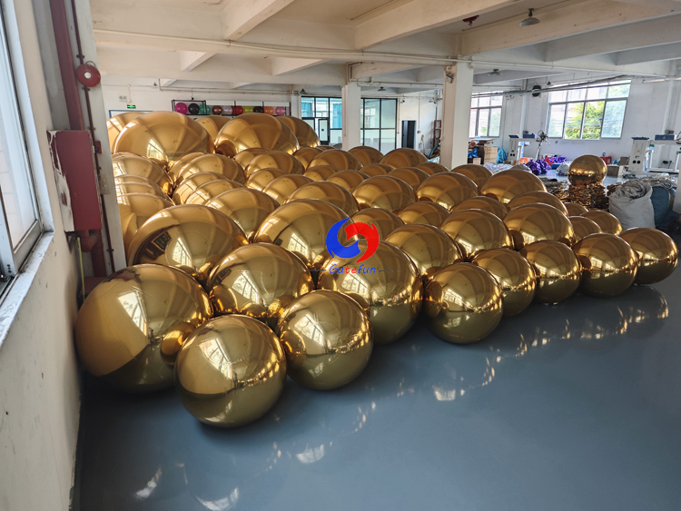 Reusable Luxury Party Events Decor Giant Gold big shiny inflatable metallic spheres / balls for sale