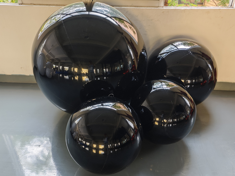 4Pcs black shiny balls
