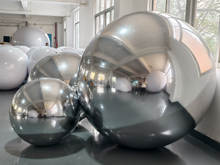 4Pcs silver shiny balls