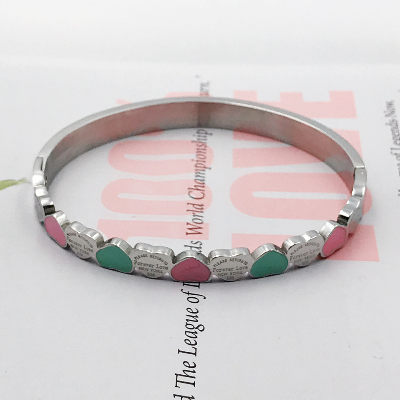 5mm Width Three-color heart-shaped bracelet with 18K gold-plated titanium steel, college-style women's wristband, stainless steel accessory
