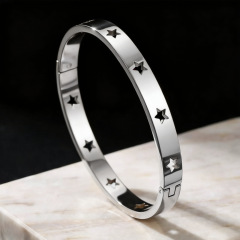 American Style Hot Sale Hollowed Five-pointed Stars Bracelet Stainless Steel Clasp Bracelet Fashion for Women
