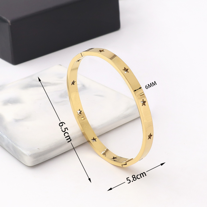 American Style Hot Sale Hollowed Five-pointed Stars Bracelet Stainless Steel Clasp Bracelet Fashion for Women