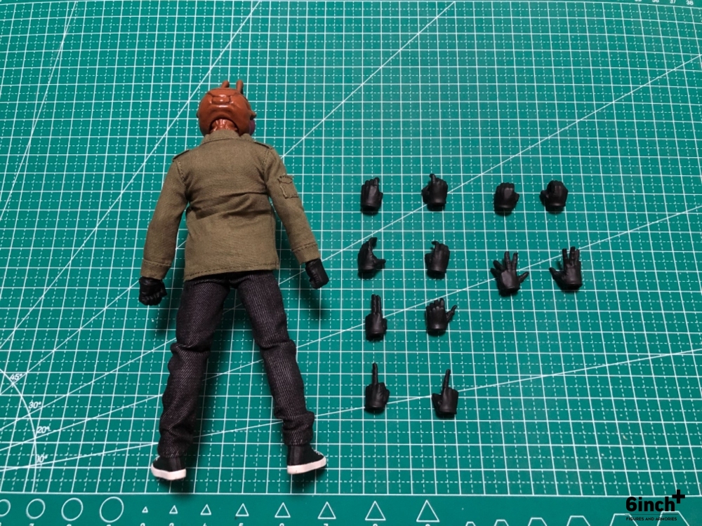 Mezco One:12  Gomez - Street Edition body and hands