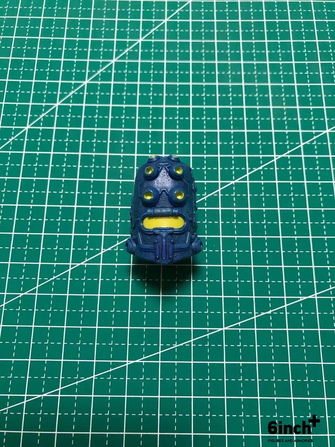 Mezco One:12 Baron Bends head