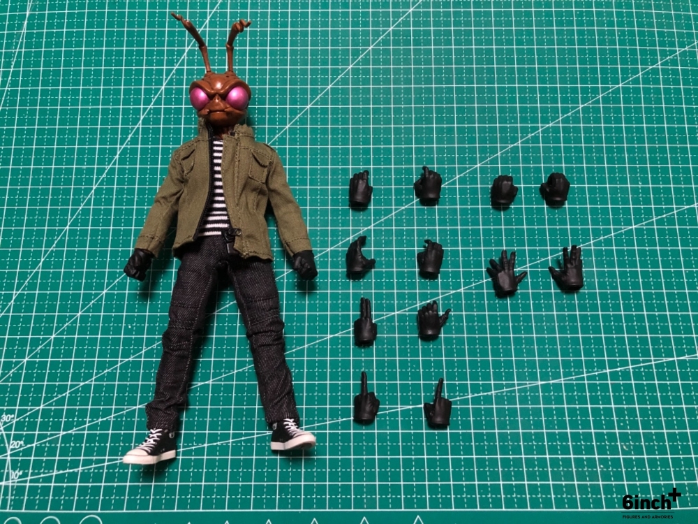 Mezco One:12  Gomez - Street Edition body and hands