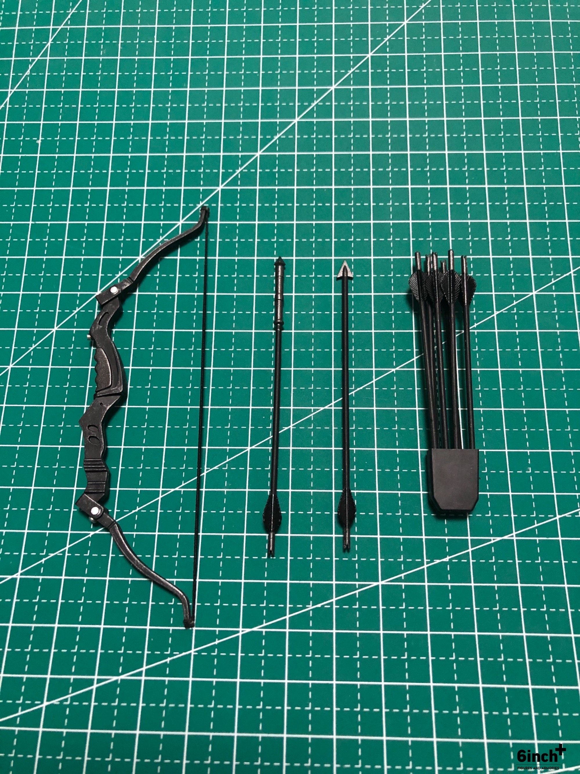 Mezco One:12 Gomez - Stealth Ops Edition  bow and arrows