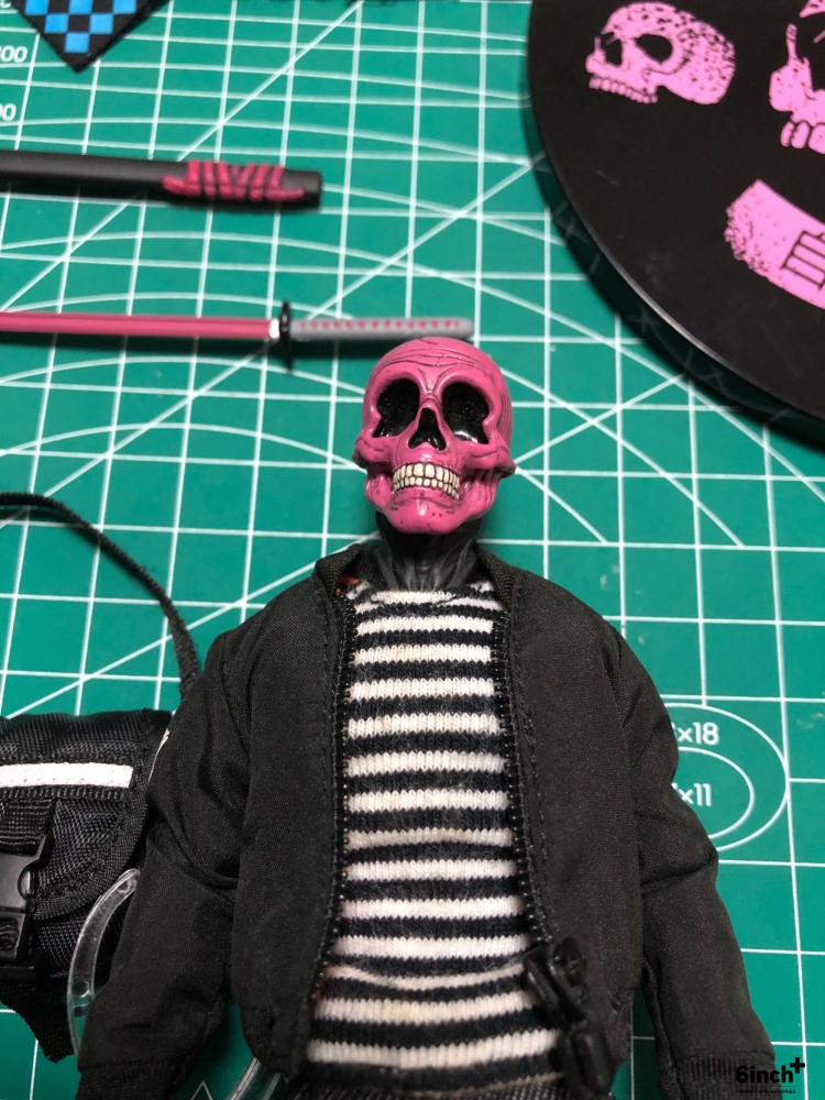Mezco One:12 Pink Skulls Chaos Club