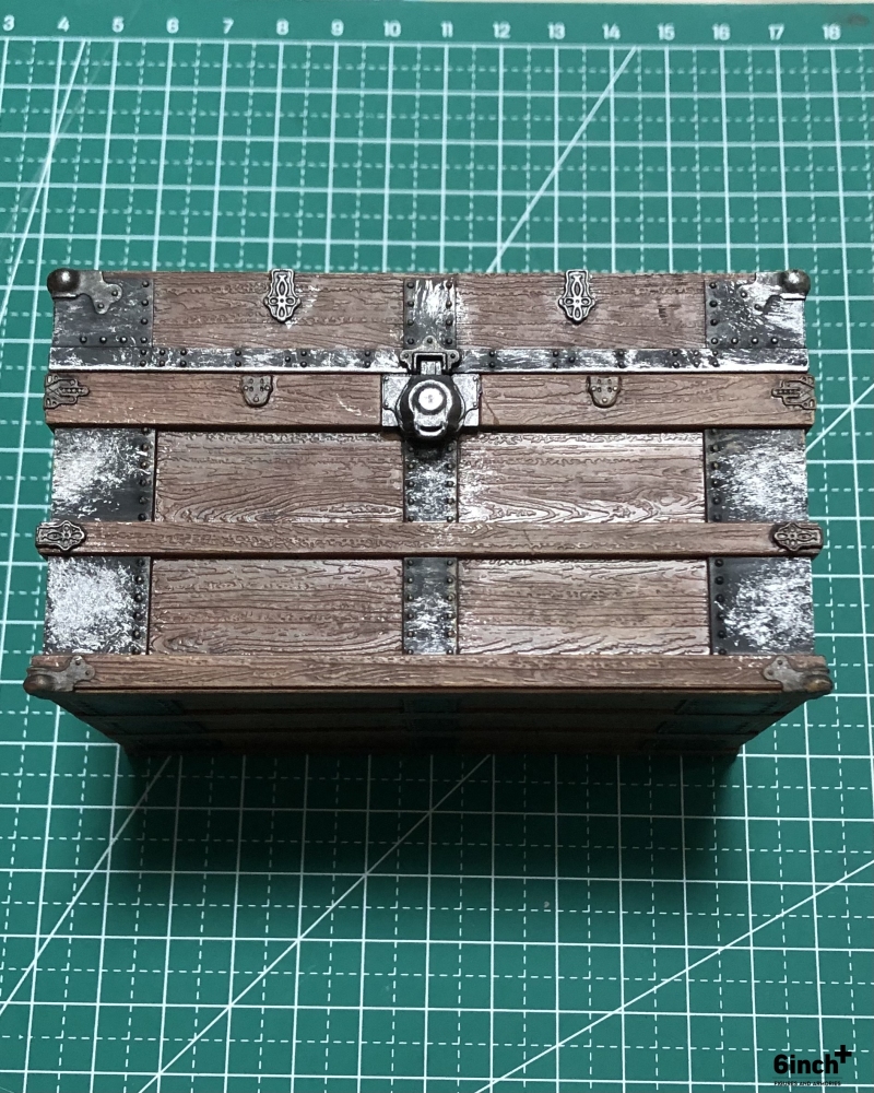 Mezco One:12  dual-layer trunk