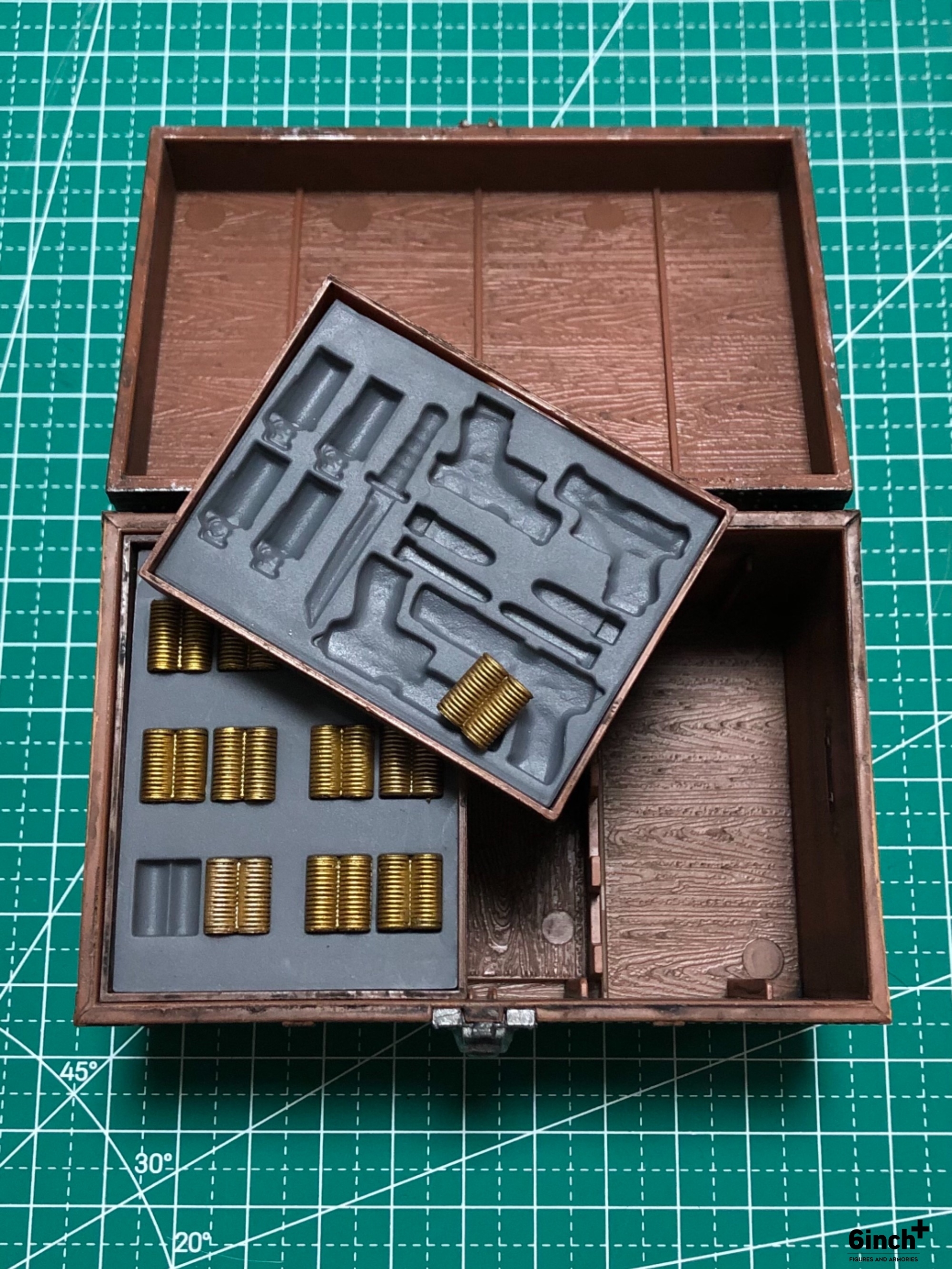 Mezco One:12  dual-layer trunk