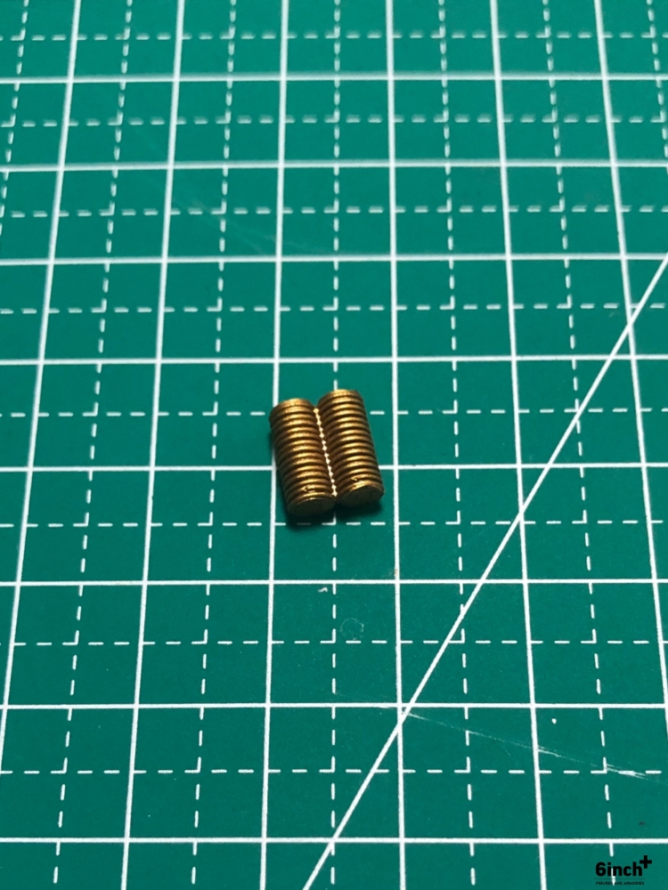 Mezco One:12  gold coins