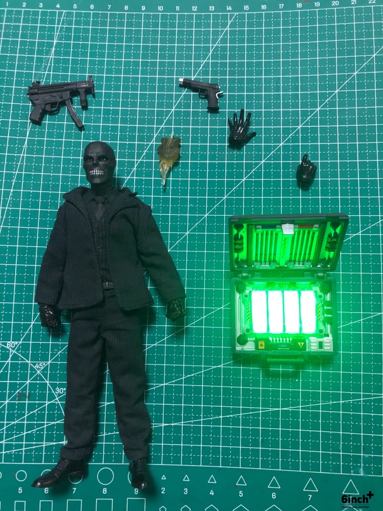 Mezco Toyz One:12 Collective Black Mask Exclusive