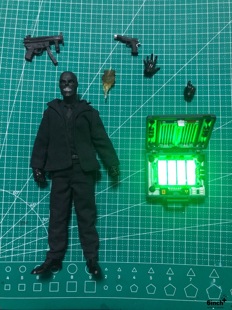 Mezco Toyz One:12 Collective Black Mask Exclusive