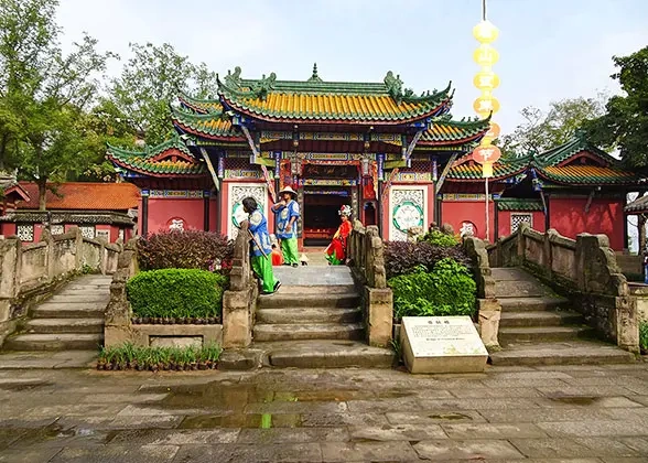 13 Days Private Tour of Beijing - Xi'an - Chengdu - Chongqing - Yangtze River Cruise - Yichang - Shanghai