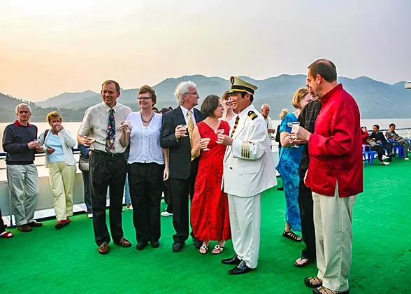 30 Days Private Tour of Beijing - Xi'an - Chengdu - Lhasa - Lijiang - Dali - Chongqing - Yangzte River - Yichang - Hangzhou - Huangshan - Suzhou - Shanghai - Zhangjiajie - Guilin -Yangshuo - Guilin - Hong Kong