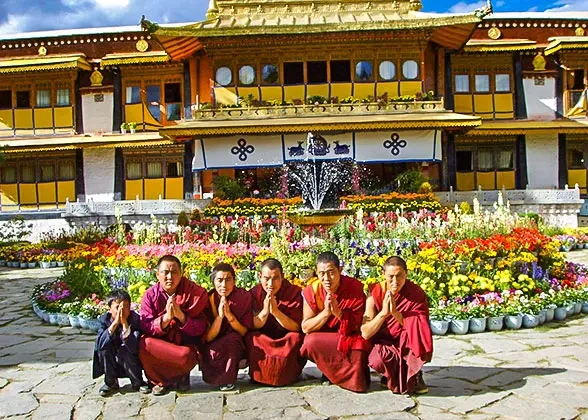 30 Days Private Tour of Beijing-Xi'an-Chengdu-Lhasa-Lijiang-Dali-Chongqing-Yangzte River-Yichang-Hangzhou-Huangshan-Suzhou-Shanghai-Zhangjiajie-Guilin-Yangshuo-Guilin-Hong Kong
