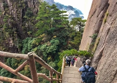 30 Days Private Tour of Beijing - Xi'an - Chengdu - Lhasa - Lijiang - Dali - Chongqing - Yangzte River - Yichang - Hangzhou - Huangshan - Suzhou - Shanghai - Zhangjiajie - Guilin -Yangshuo - Guilin - Hong Kong