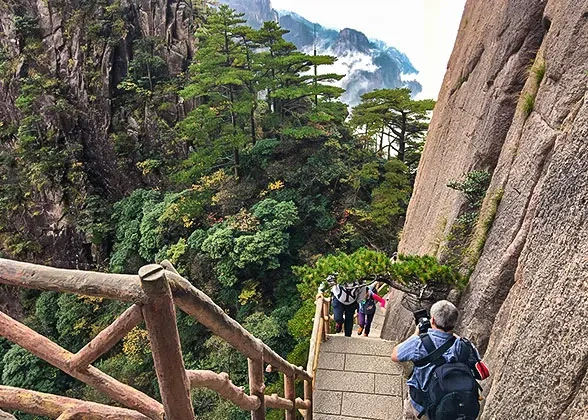 30 Days Private Tour of Beijing - Xi'an - Chengdu - Lhasa - Lijiang - Dali - Chongqing - Yangzte River - Yichang - Hangzhou - Huangshan - Suzhou - Shanghai - Zhangjiajie - Guilin -Yangshuo - Guilin - Hong Kong