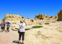 13 Days Private Tour of Beijing - Kashgar - Urumqi - Turpan - Dunhuang - Xi'an - Shanghai