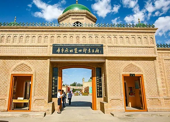 13 Days Private Tour of Urumqi - Turpan - Korla - Kuqa - Aral - Hotan - Kashgar