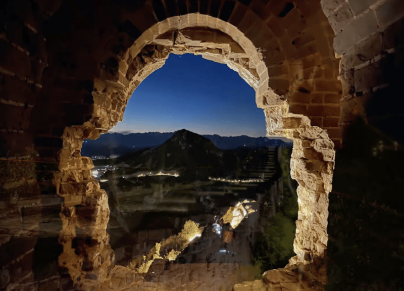 Beijing: Jinshanling, Simatai Wall and Gubei Water Town Tour