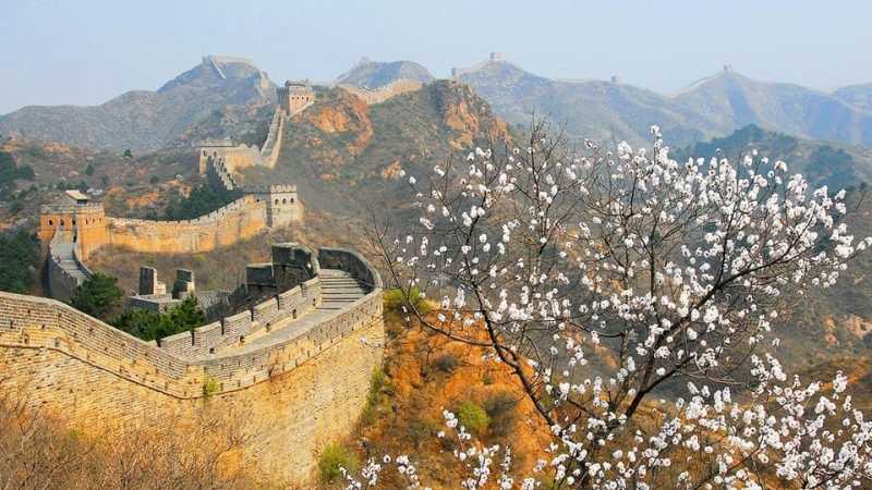 Beijing: Jinshanling, Simatai Wall and Gubei Water Town Tour