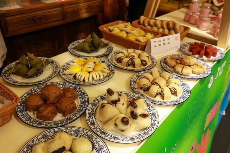 Beijing: Hutong Culinary Walking Tour with 15+ Tastings