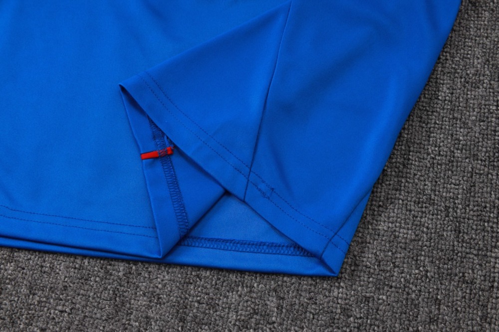 202526 Manchester United Bright Blue Long-sleeved half-pull training kit Football team kit