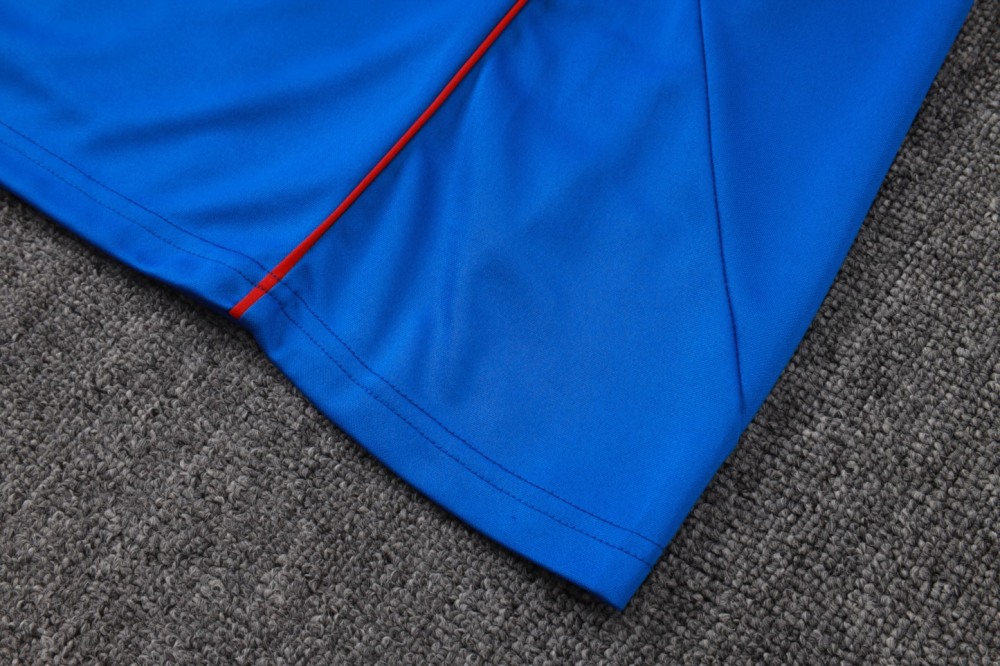 202526 Manchester United Bright Blue Long-sleeved half-pull training kit Football team kit