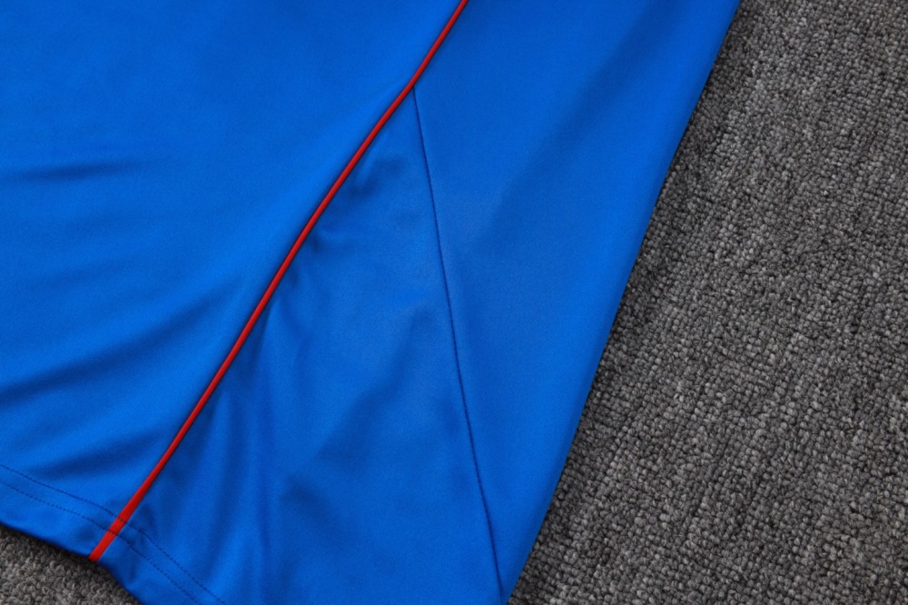 202526 Manchester United Bright Blue Long-sleeved half-pull training kit Football team kit
