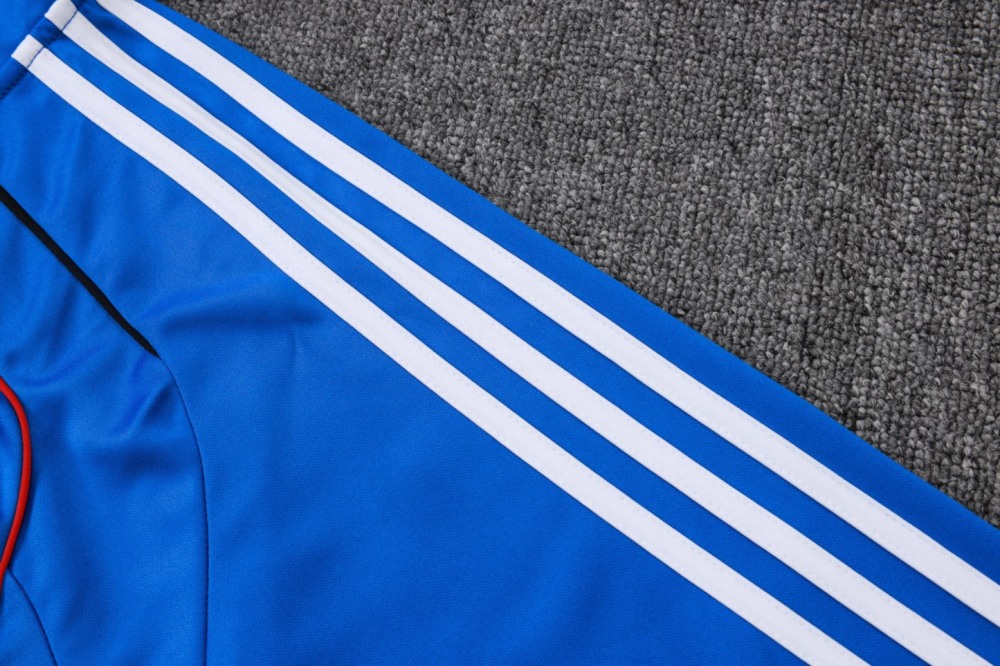 202526 Manchester United Bright Blue Long-sleeved half-pull training kit Football team kit
