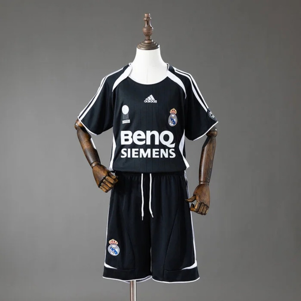 Retro Real Madrid 2006/07 Away Kid Kits
