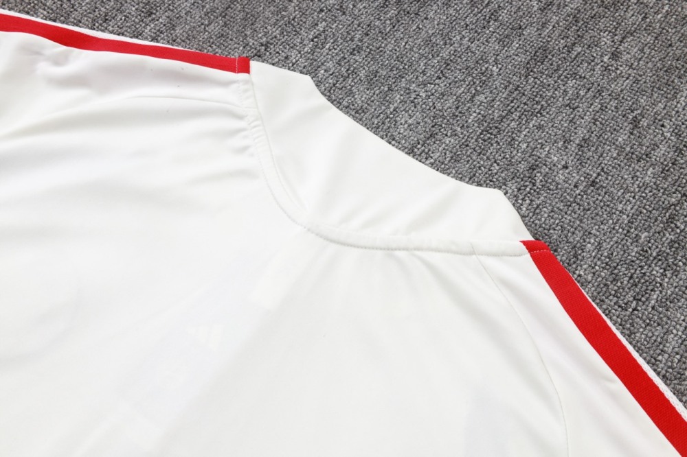 2026 Bayern Munich Beige Long-sleeved half-pull training kit
