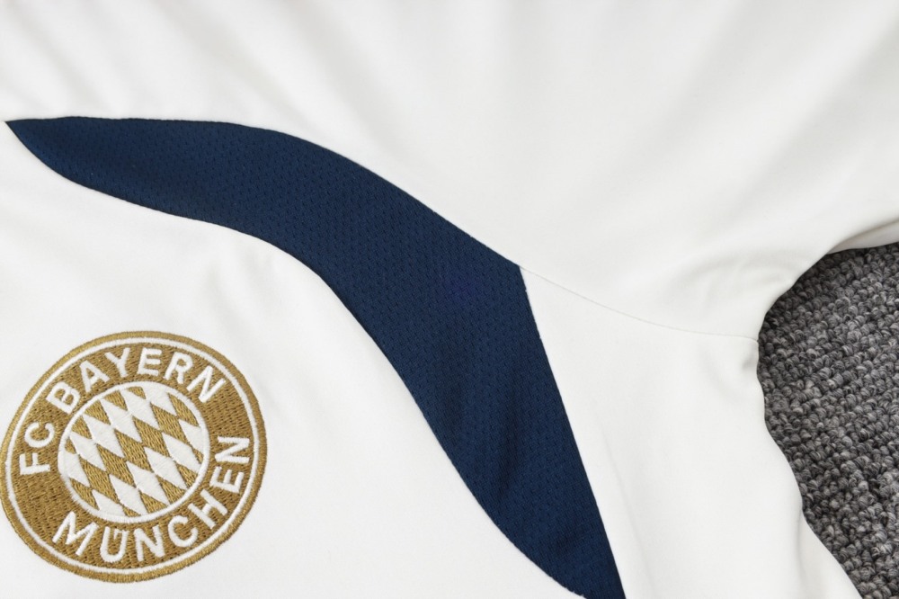 2026 Bayern Munich Beige Long-sleeved half-pull training kit