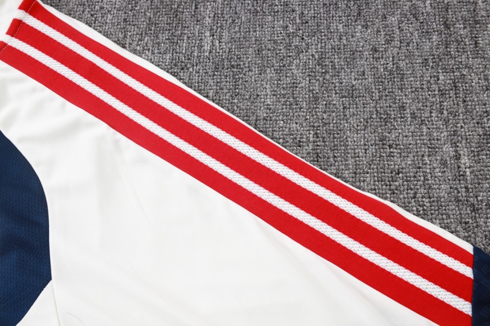 2026 Bayern Munich Beige Long-sleeved half-pull training kit