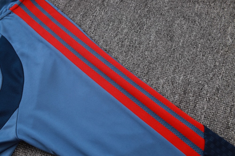 2026 Bayern Munich Medium Blue Long-sleeved half-pull training kit